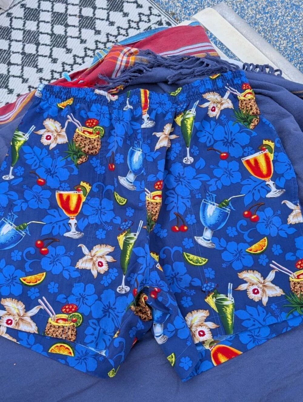 Maui Rippers Medium Blue Tropical Cocktail Print Swim Trunks Shorts Made In USA
